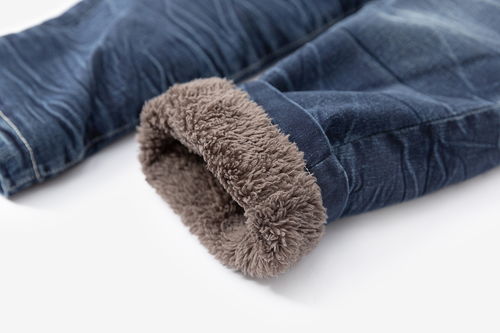 扭痕厚绒牛仔裤童装服装产品拍摄白底图平铺静物图